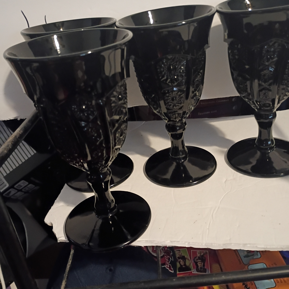 Elegant Black Goblet Set